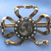 Bow brooch front