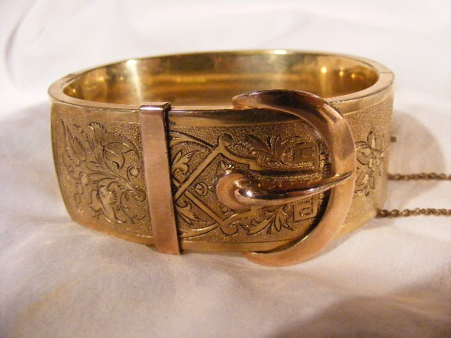 belt / buckle in jewellery symbolism