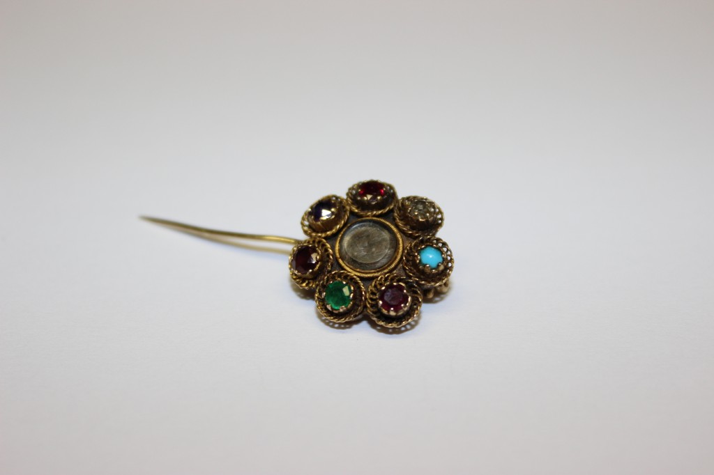 REGARD brooch