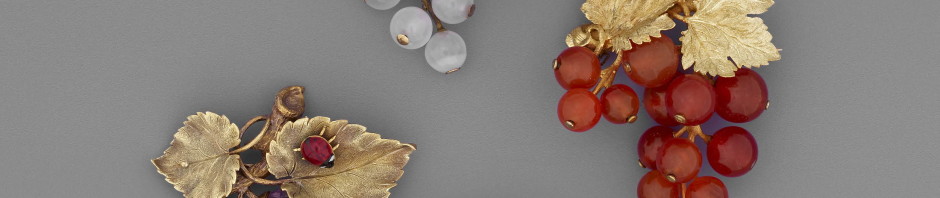 Chased two-colour gold brooch set with carved amethysts in the form of a fruiting mulberry with an enamelled gold ladybird on one leaf. The mulberries are carved on the upper side only.