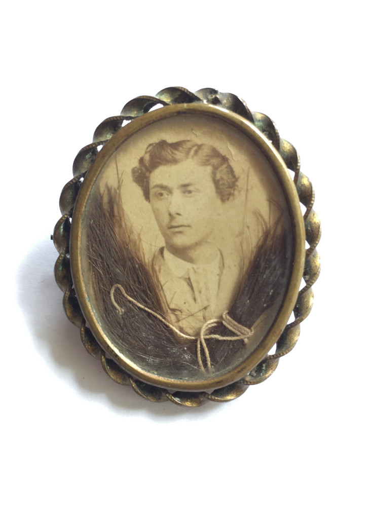 Photographic brooch in pinchbeck