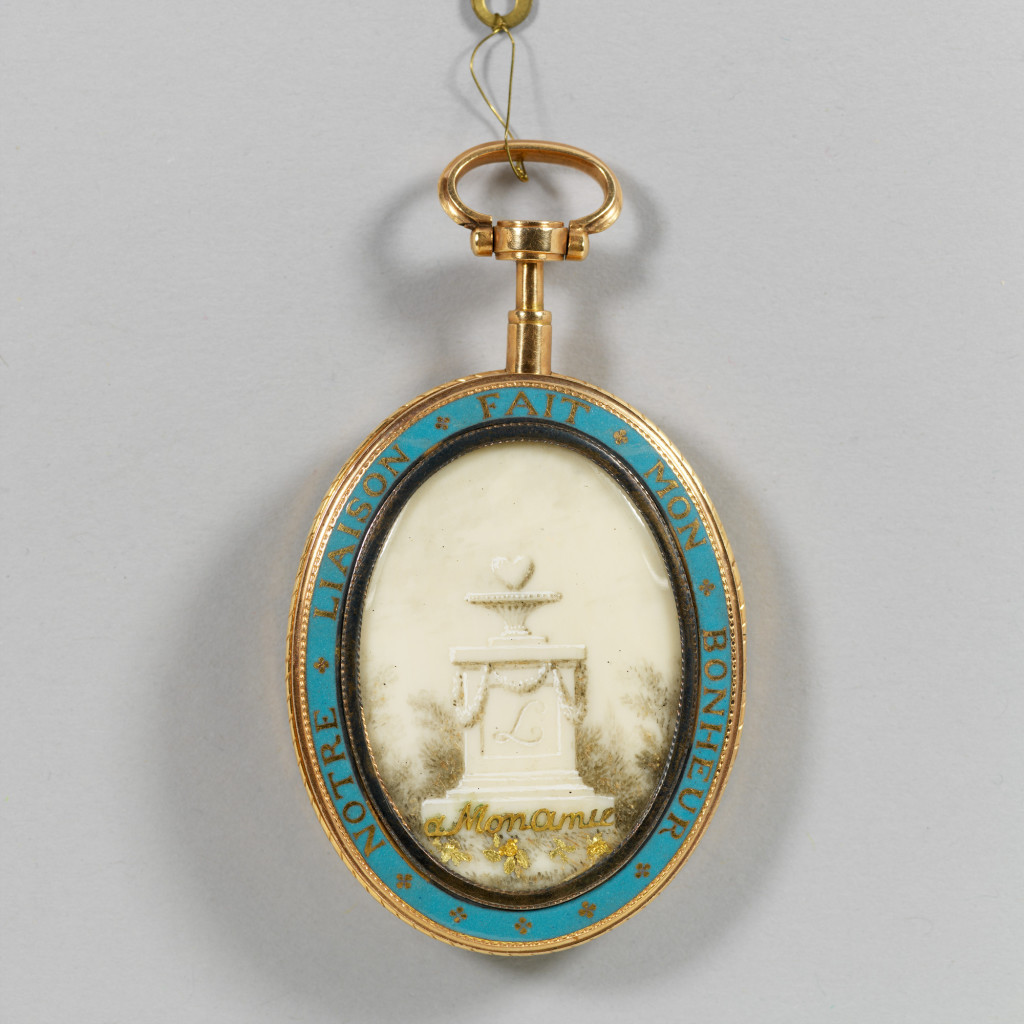 1821_locket_miniature02