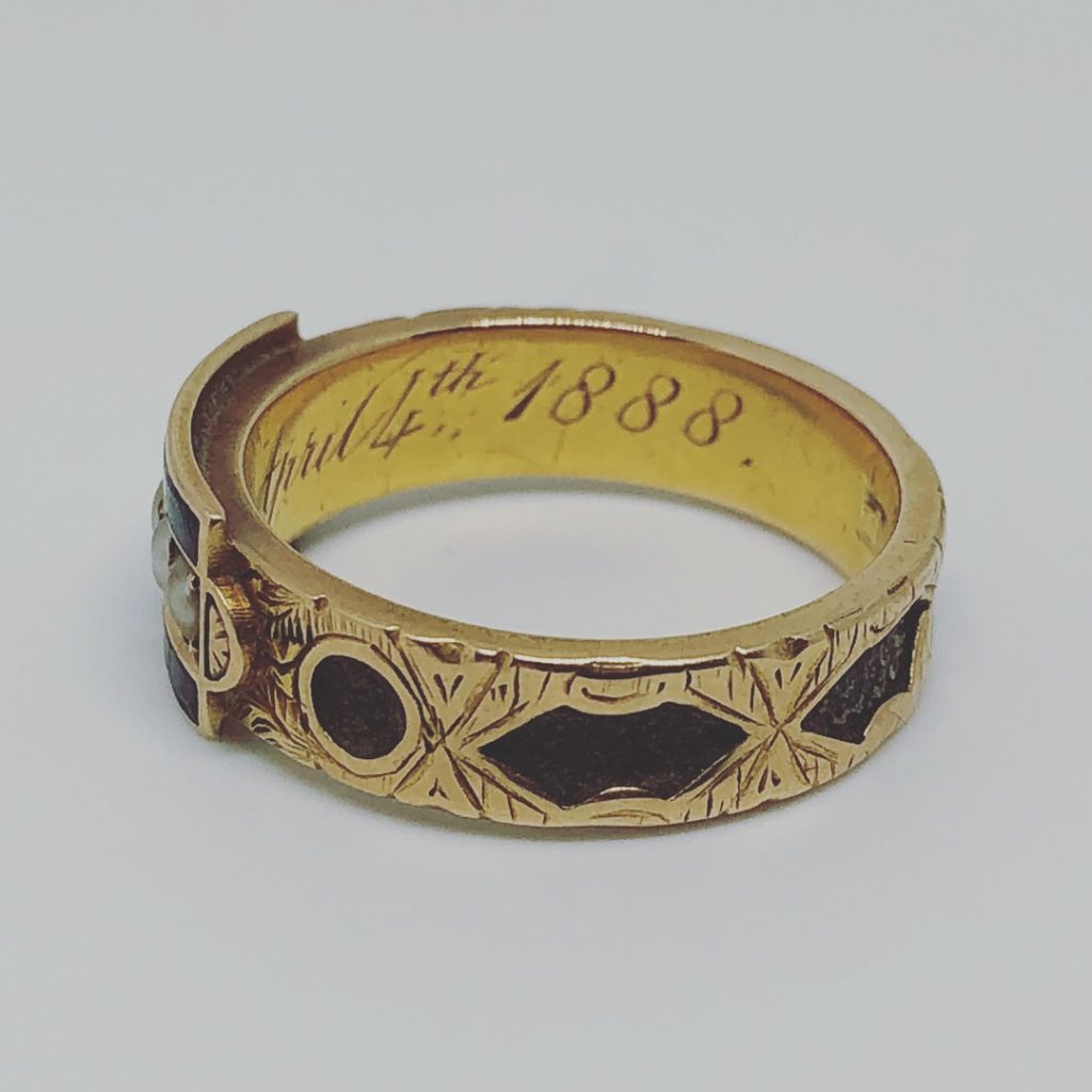 Mourning ring for 'father', black enamel, pearl, hair. 1888.