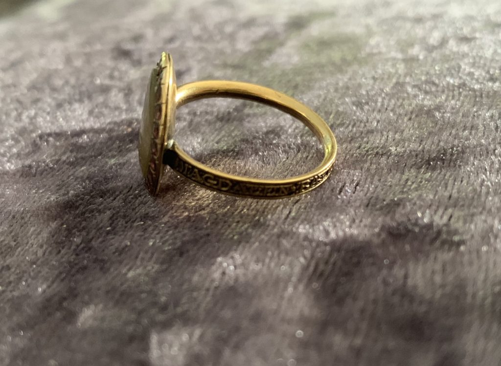 Moss agate mourning ring surrounded with garnets. Dedicated to Magdalen Bayley, Oct. 1774 Aged 73.