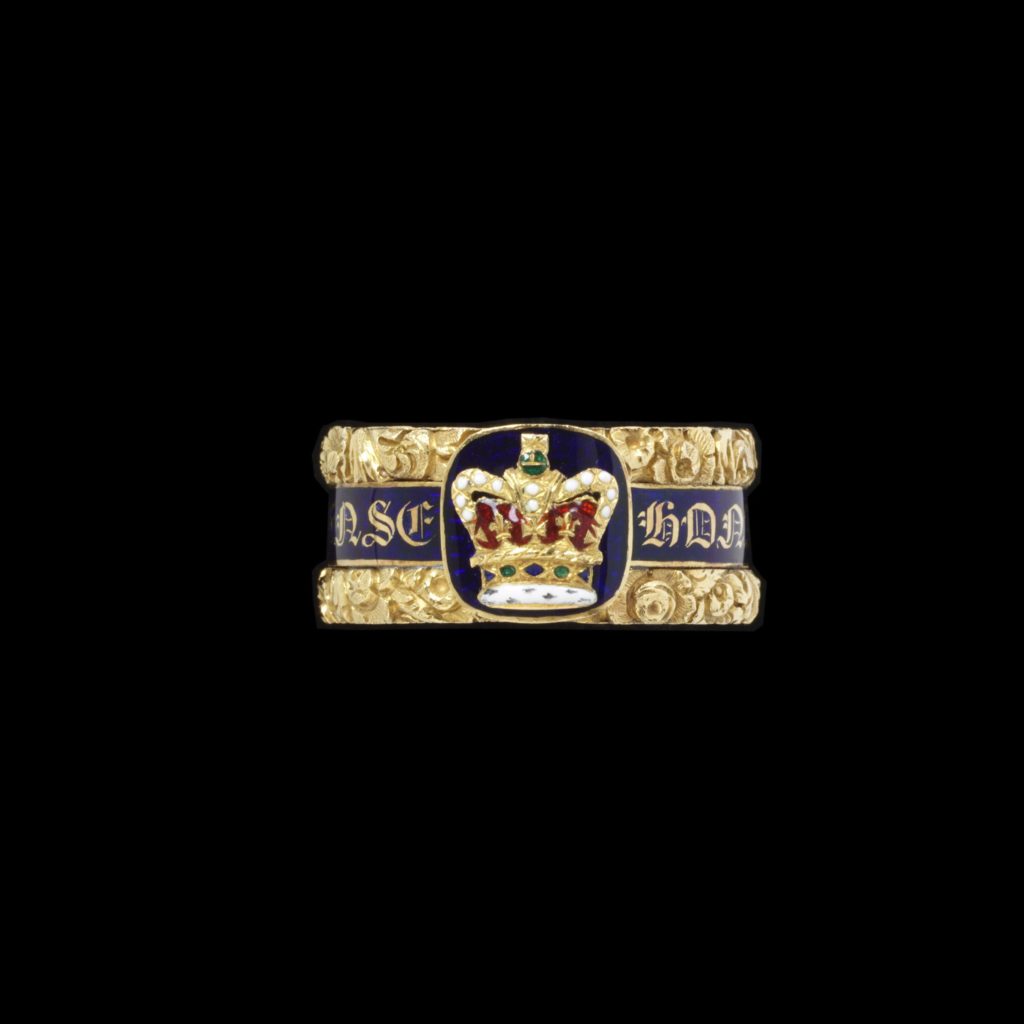Enamelled gold commemorative ring, the squared oval bezel with the royal crown enamelled in red and white. The hoop with a chased floral border. The central band inscribed in gold letter reserved on blue HONI. SOIT. QUI. MAL. Y. PENSE. and inscribed inside GEO: 3rd born 4 June 1738/ Acceeded 25 Oct 1760/ Married 8 Sep 1760/ Crowned 22/ died 20 Jan 1820 Aged 81.. Maker's mark SW and London Hallmarks for 1819-20.