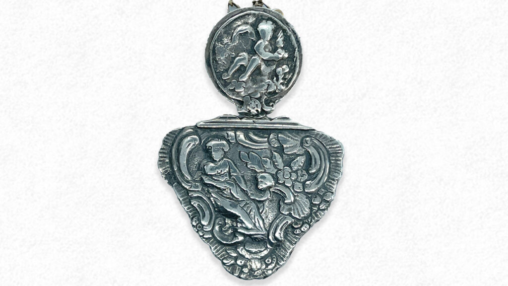 Art Nouveau mourning pendant. Silver, c.1870s.