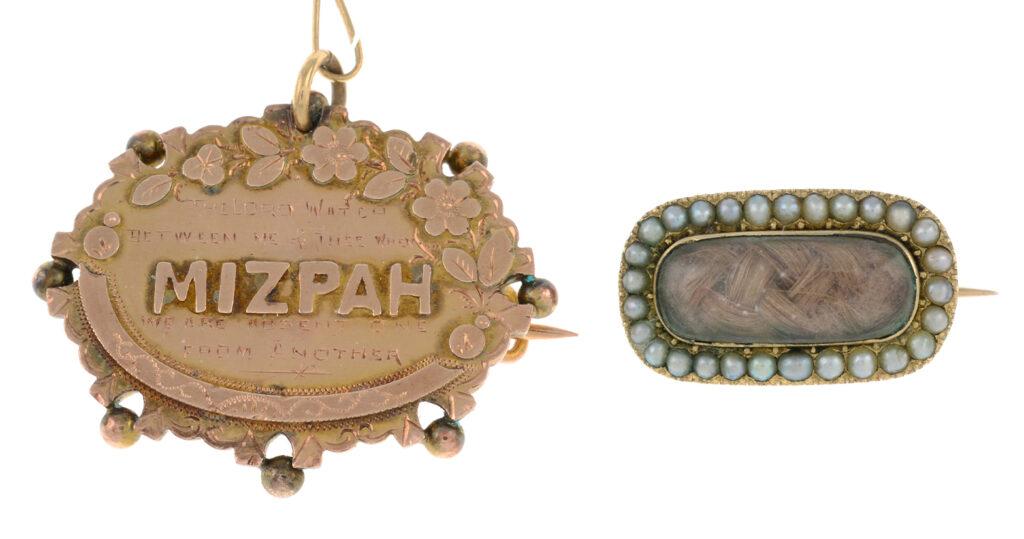 A late Victorian 9ct gold 'Mizpah' brooch, with floral surround, hallmarks for Birmingham, 1890, length 3.2cms, 3.6gms. Fellows Auctions, 2024.